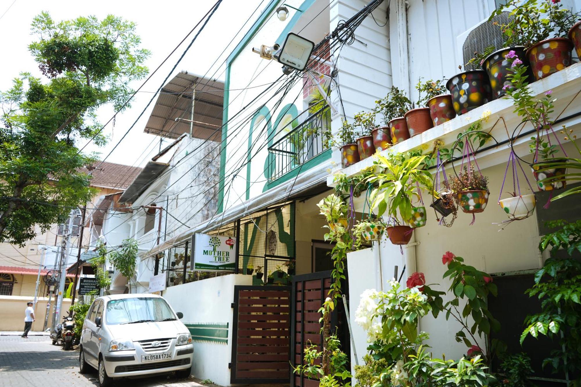 Mother Tree Inn Kochi Esterno foto